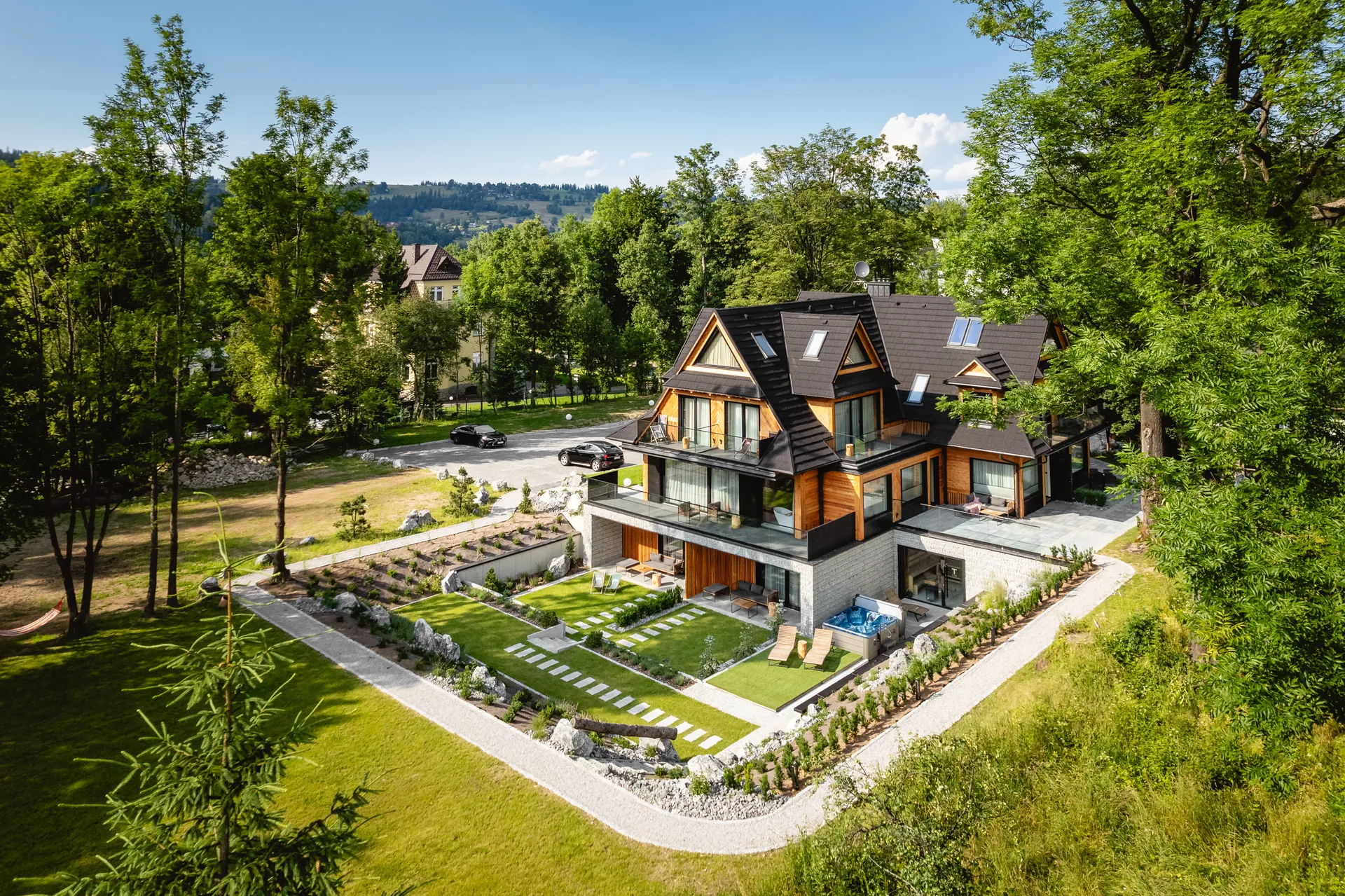 Nowoczesny dom z drewnianą elewacją zaprojektowany przez Re Architektura w Zakopanem